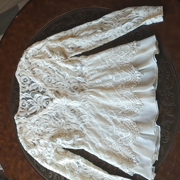 3/$40 BKE Boutique Lace Blouse Size Med - Picture 5 of 12